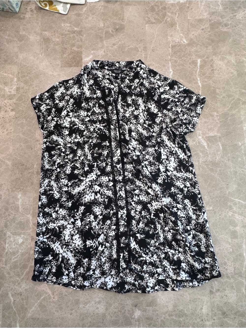 Simply Vera Vera Wang Abstract Print Shirt - Black & White - Size Small